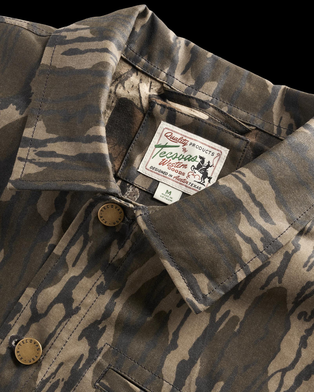 Closeup detail view of Men's Tecovas x Mossy Oak Waxed Ranch Jacket - Original Bottomland