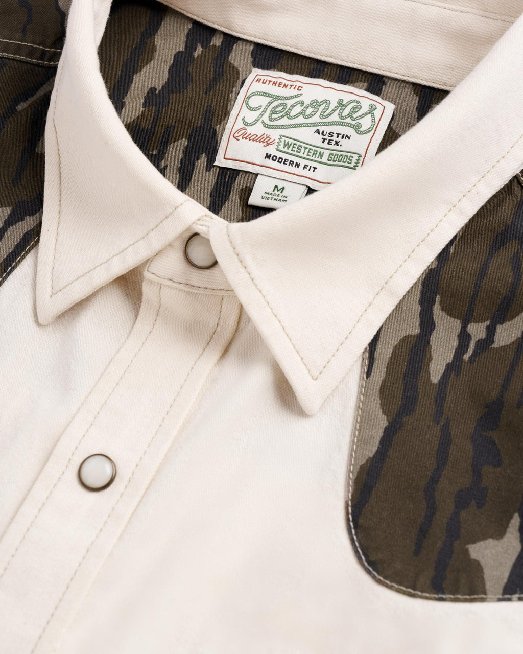Closeup detail view of Men's Tecovas x Mossy Oak Denim Pearl Snap - Light Sand/Bottomland