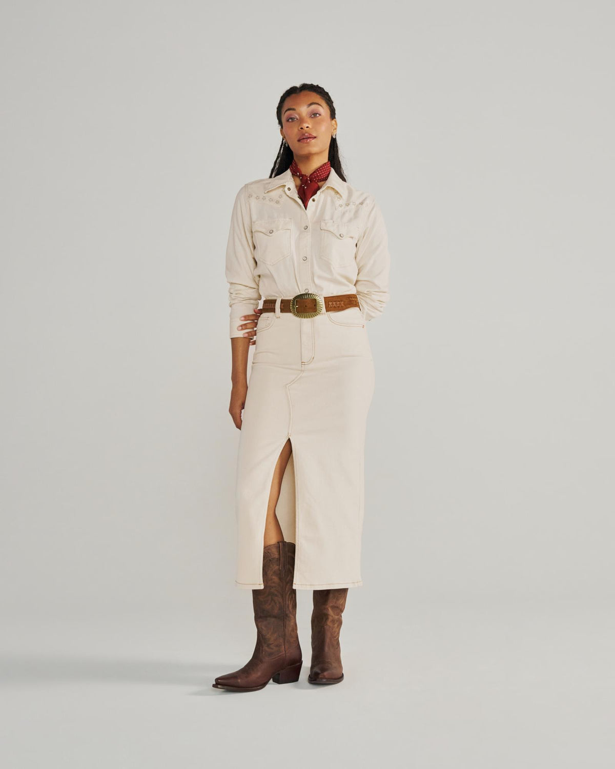 Closeup detail view of Women's Denim Pearl Snap (III) - Natural