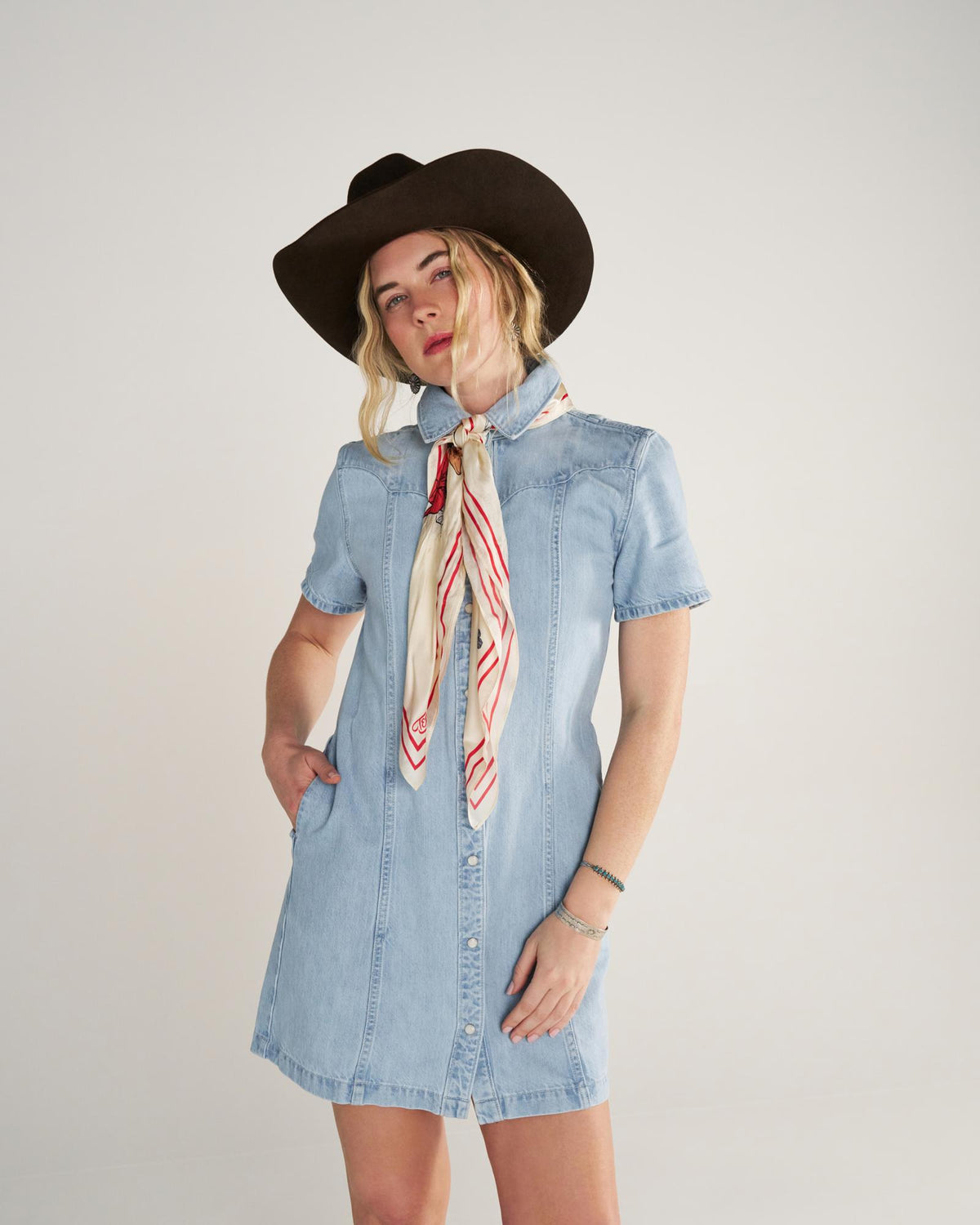 Closeup detail view of Women's Short Sleeve Mini Pearl Snap Dress - Light Wash