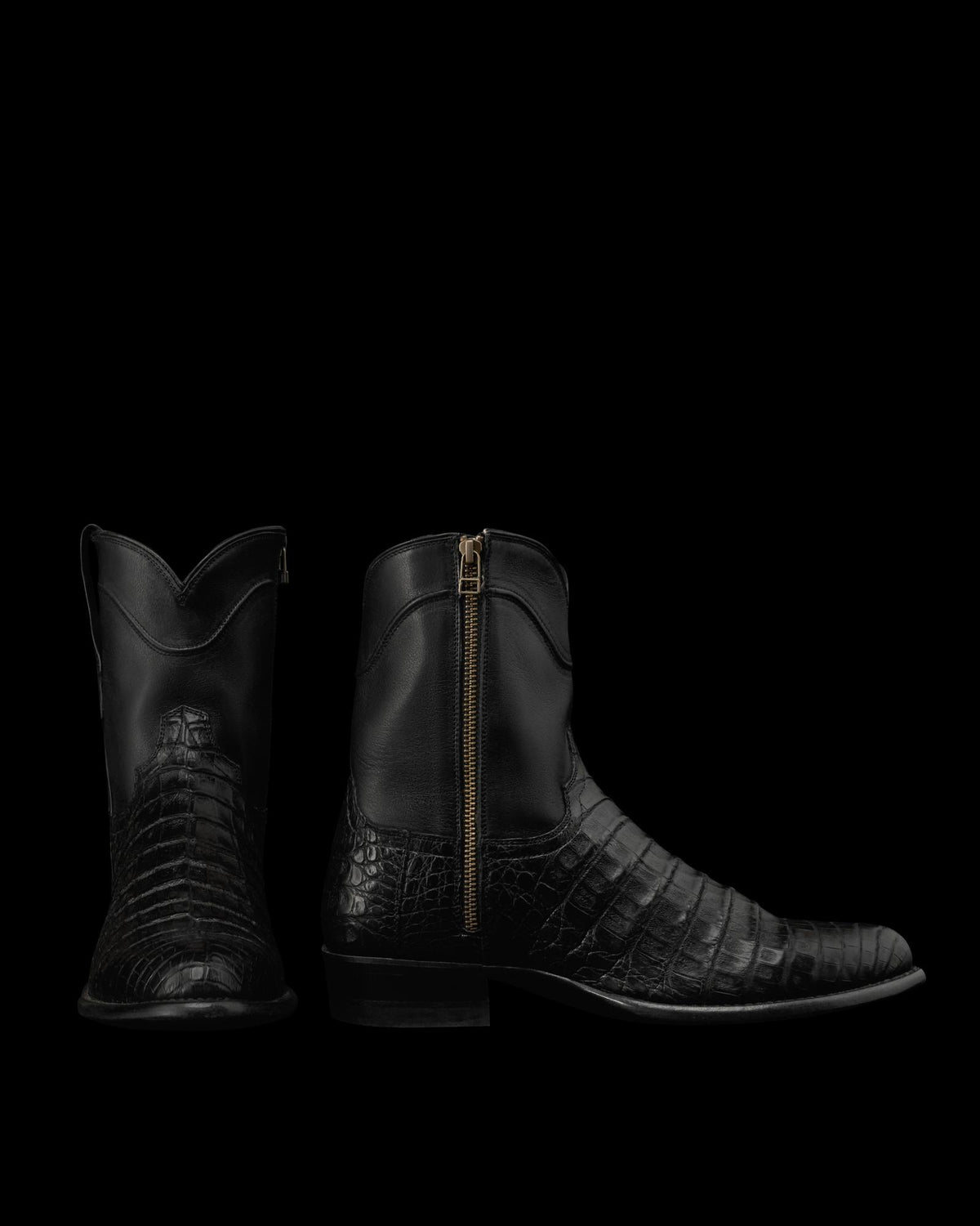Pair view of The Dean - Carbon Caiman on plain background