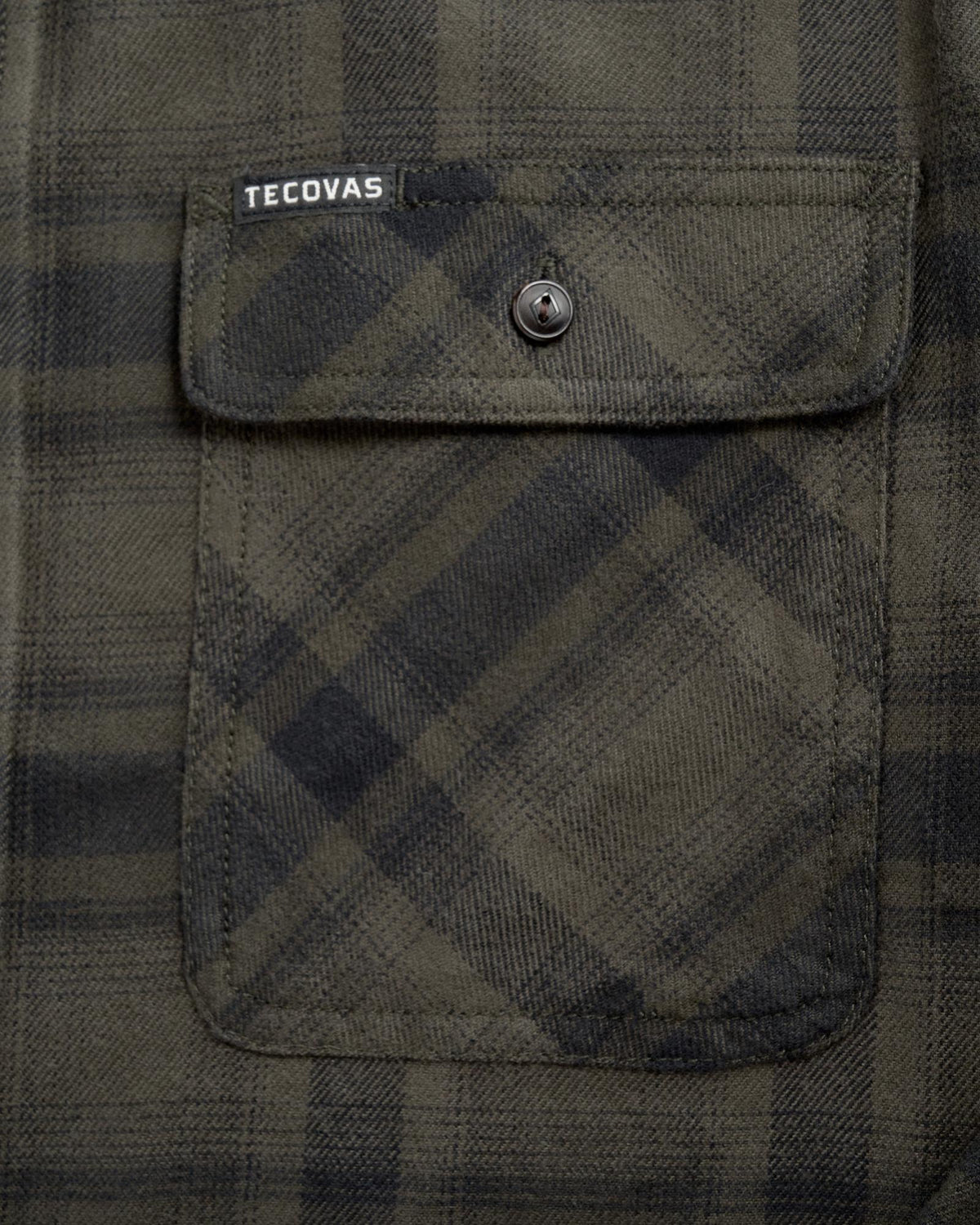 Closeup view of Men's Essential Flannel - Black/Gray