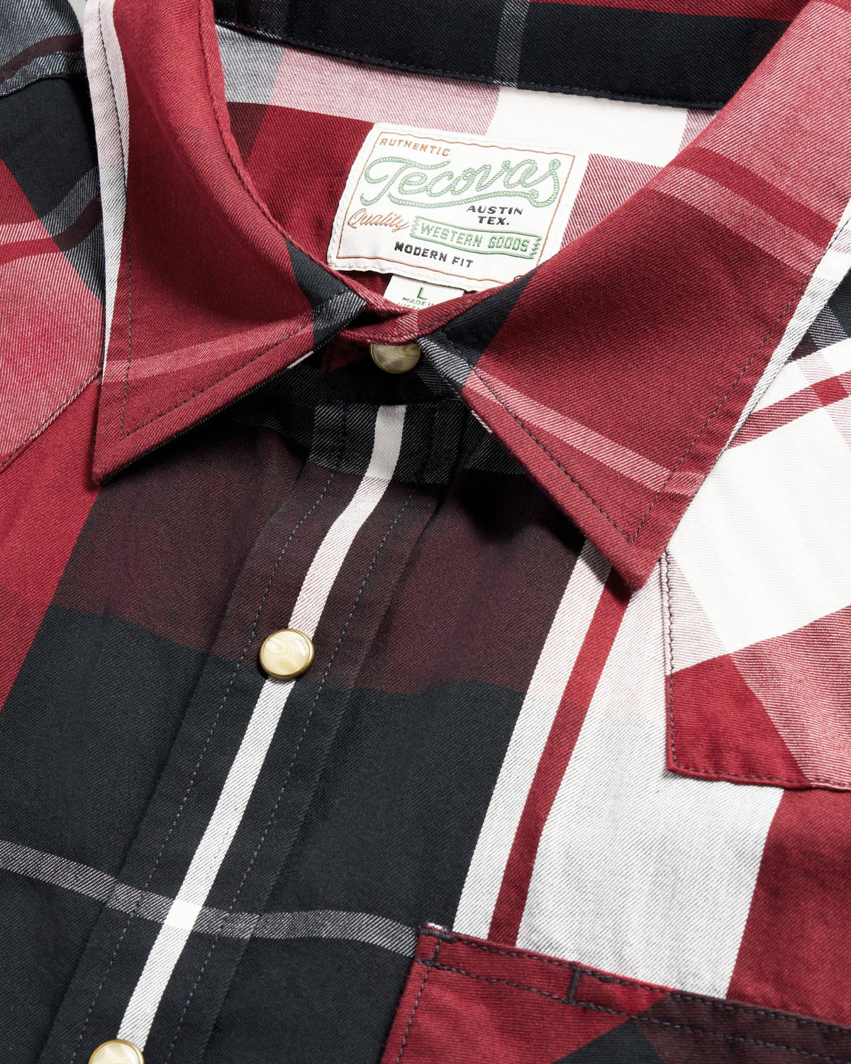 Closeup detail view of Men's Vintage Weight Pearl Snap LS - Port / Black