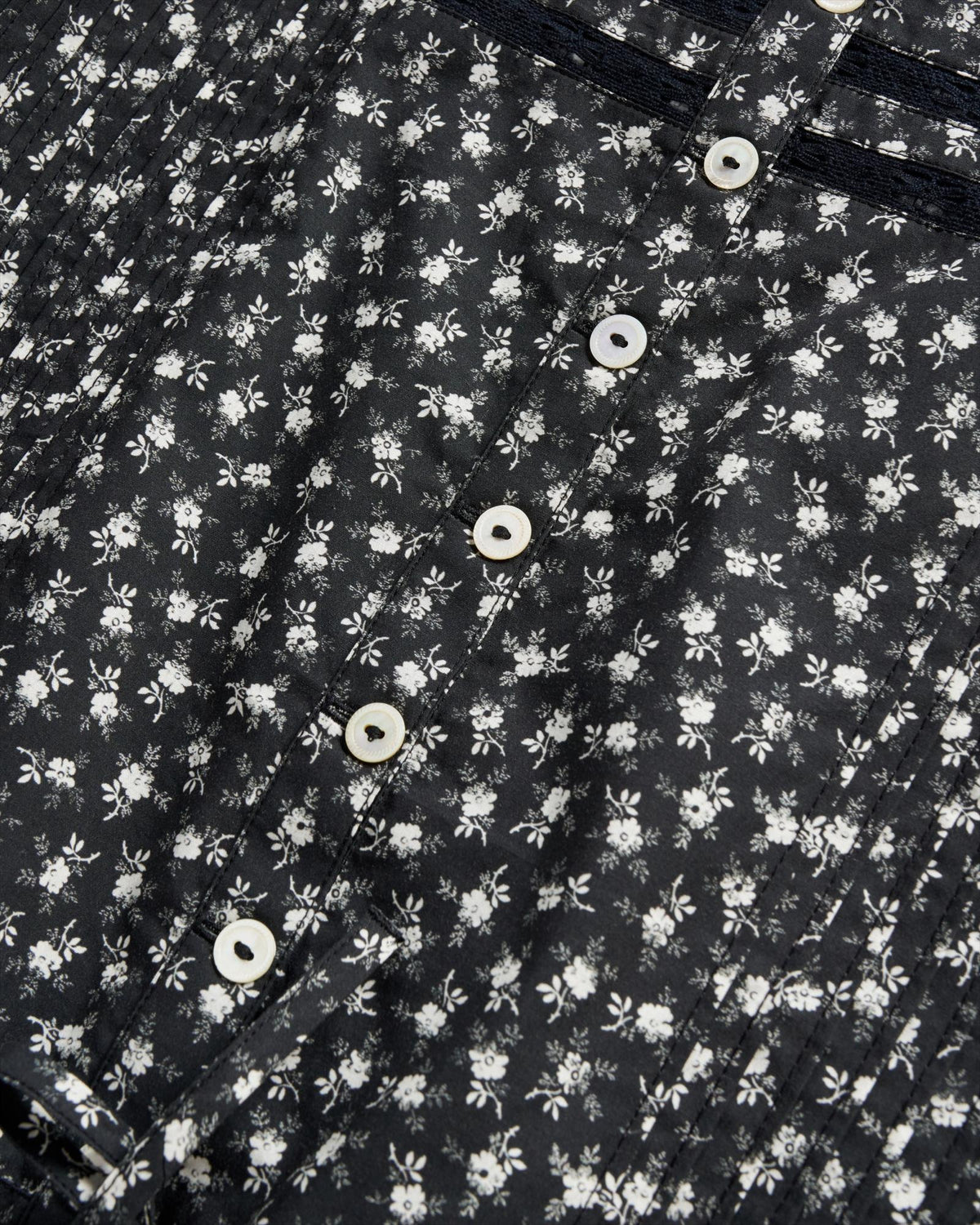 Closeup view of Women's Long Sleeve Cotton Poplin Top - Black / White