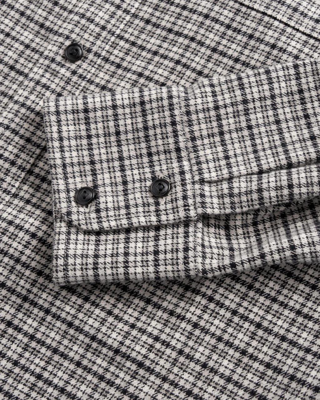 Closeup view of Men's Essential Flannel - Black/Multi