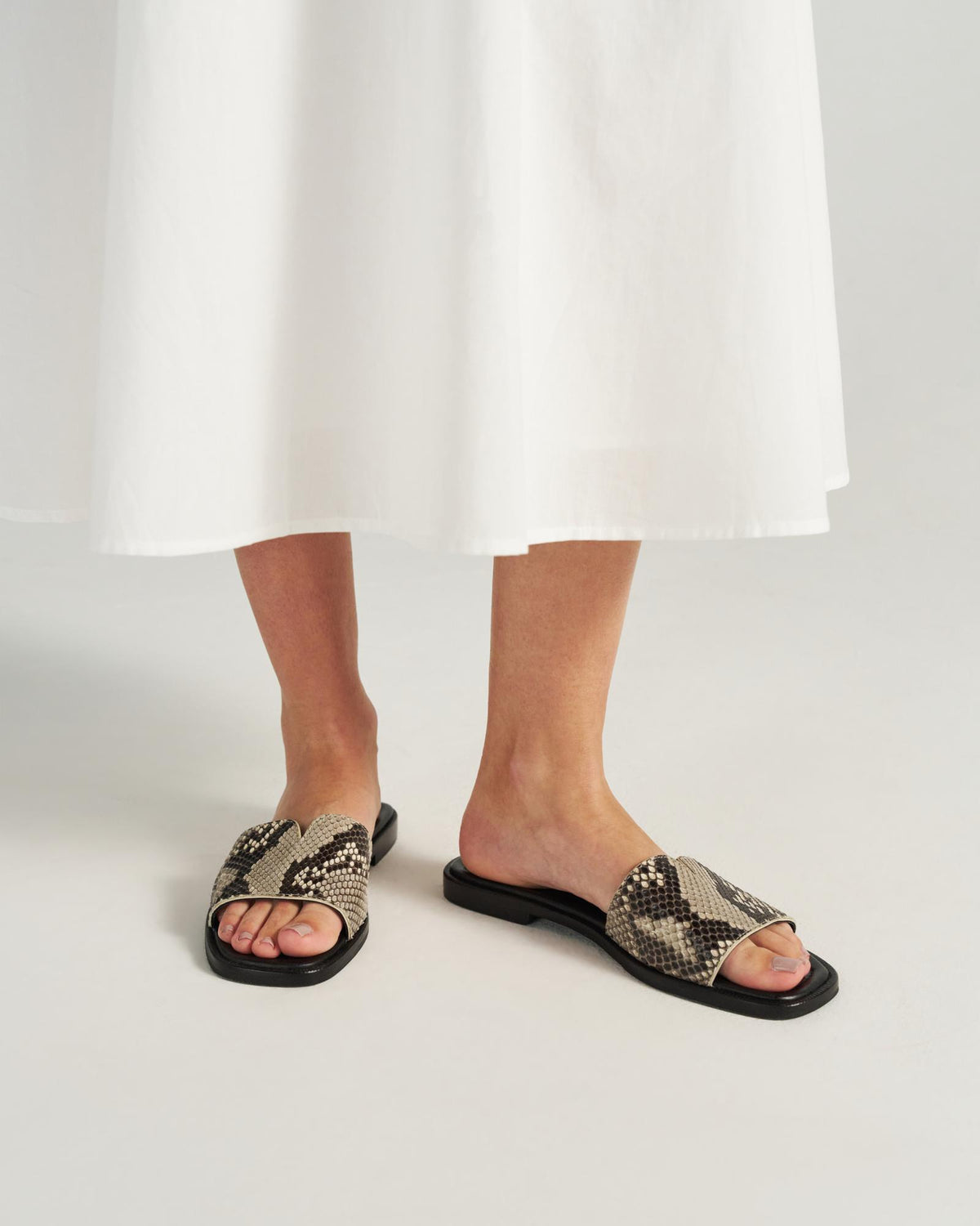 View of The Carmen - Black/Bone