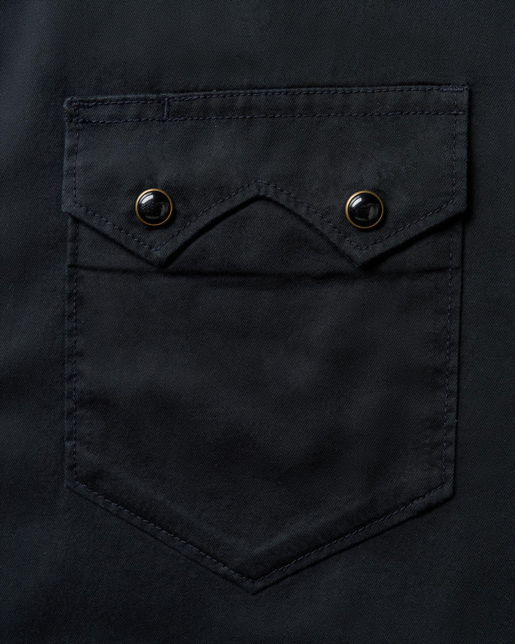 Closeup detail view of Men's Vintage Weight Sawtooth Cotton Pearl Snap - Midnight