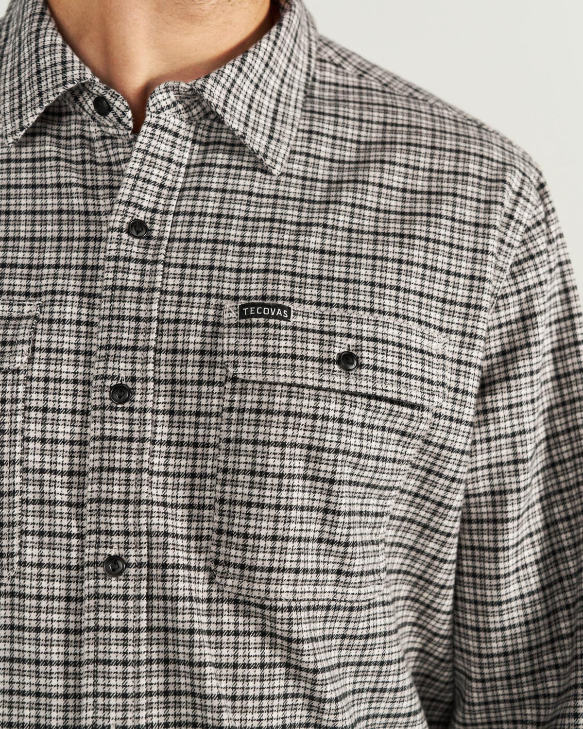 Closeup detail view of Men's Essential Flannel - Black/Multi