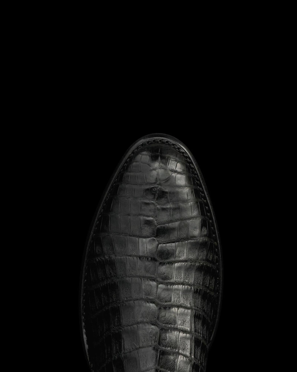 Toe view of The Dean - Carbon Caiman on plain background