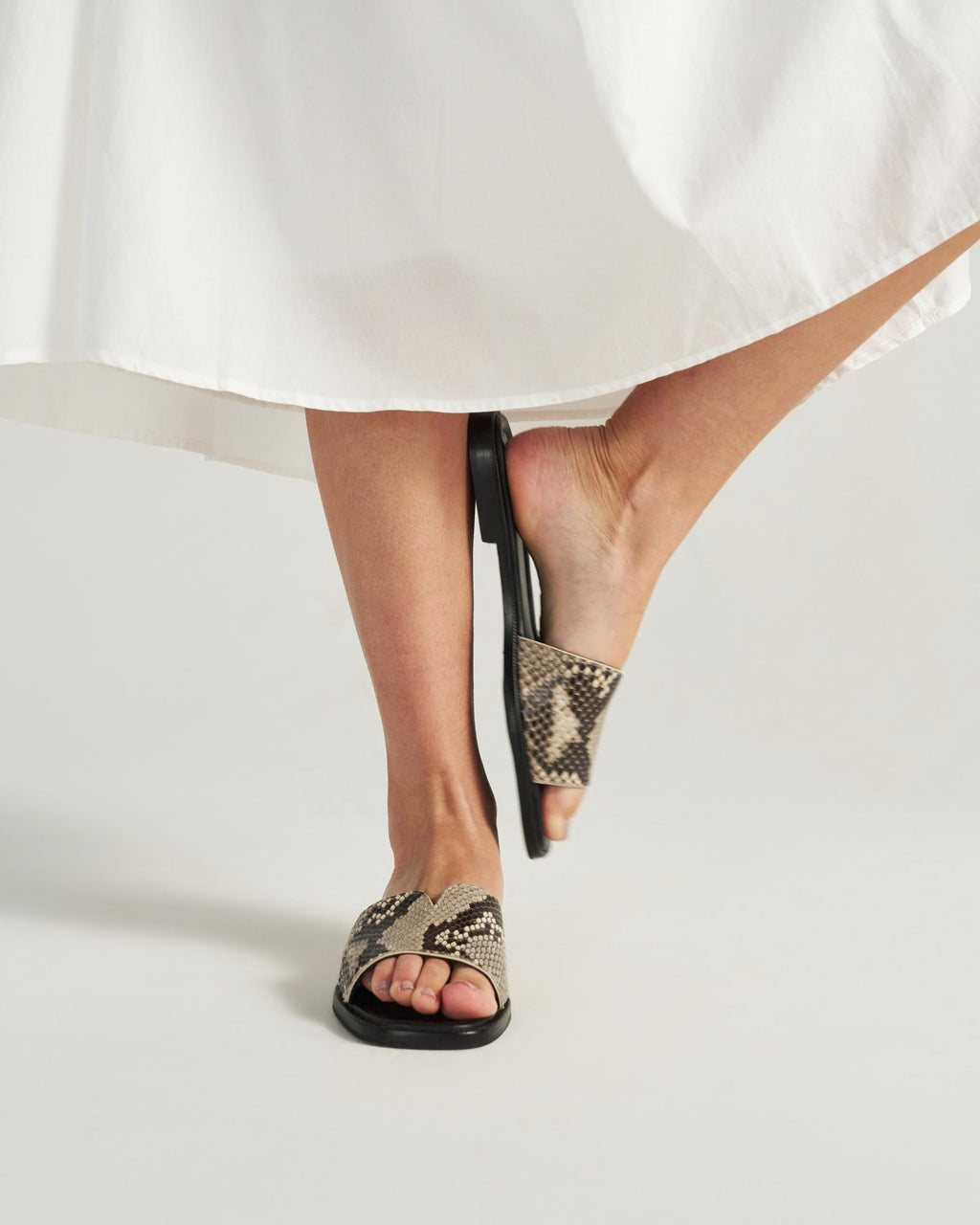 View of The Carmen - Black/Bone