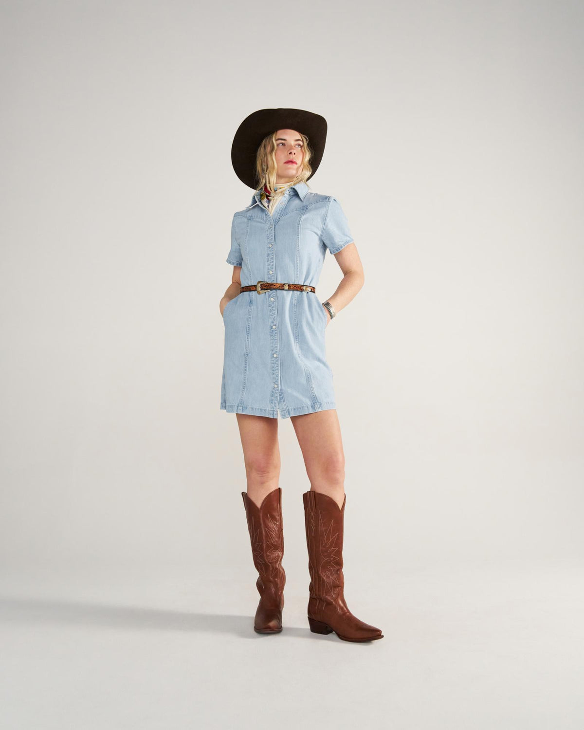 Closeup detail view of Women's Short Sleeve Mini Pearl Snap Dress - Light Wash