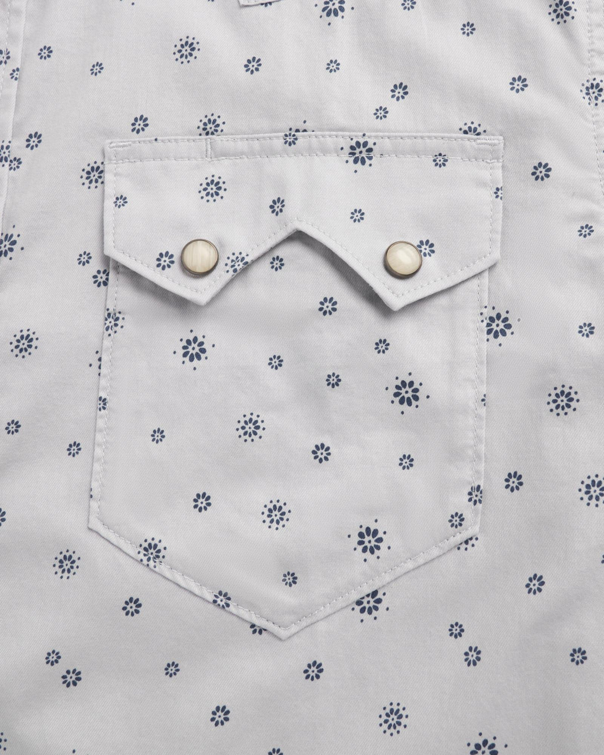 Closeup detail view of Men's Vintage Weight Short Sleeve Pearl Snap - Light Gray/Atlantic