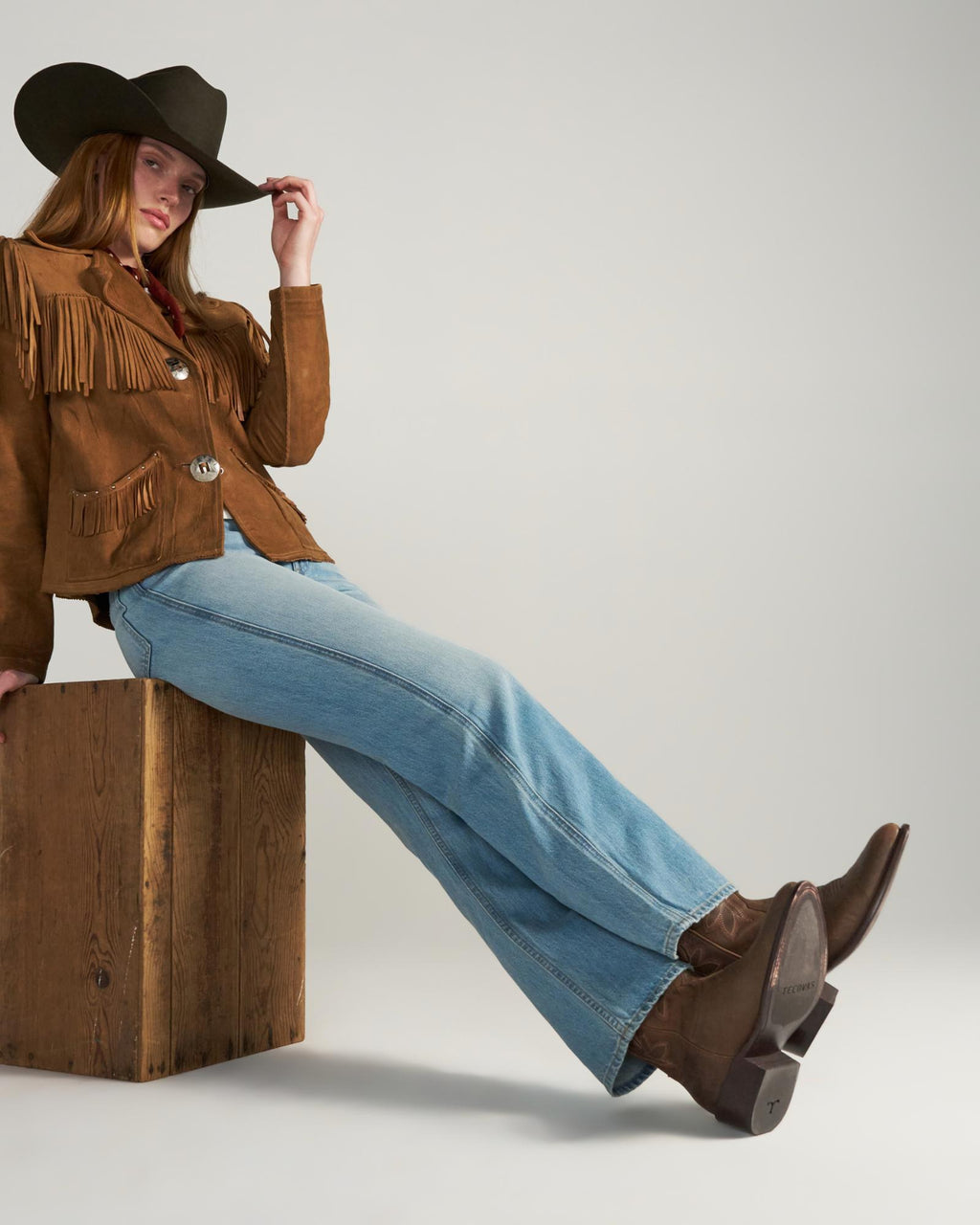 Full view of The Jamie Crossroad - Cafe Goat on model