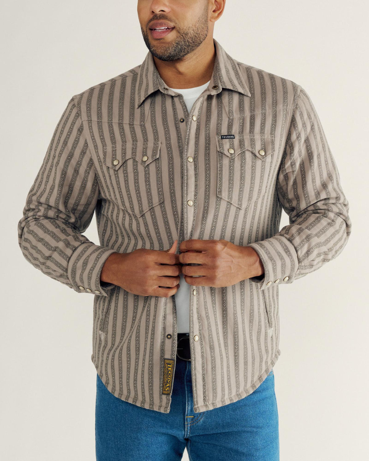 Closeup detail view of Men's Sawtooth Pearl Snap Shacket - Gray / Black