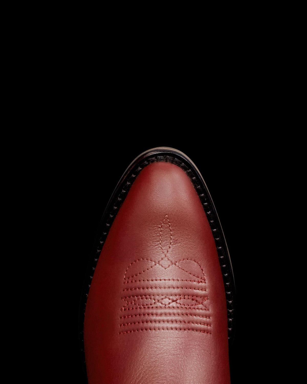 Toe view of The Annie Kid - Scarlet Cowhide on plain background
