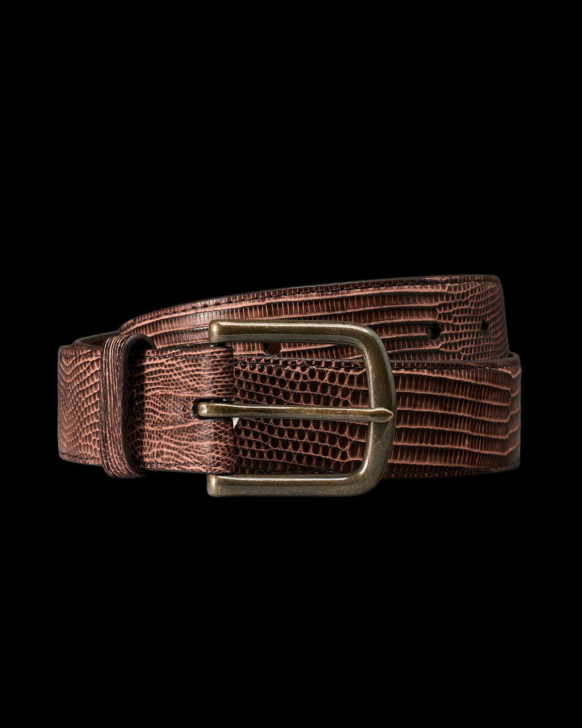 Front view of Men's Lizard Belt - Cask on plain background