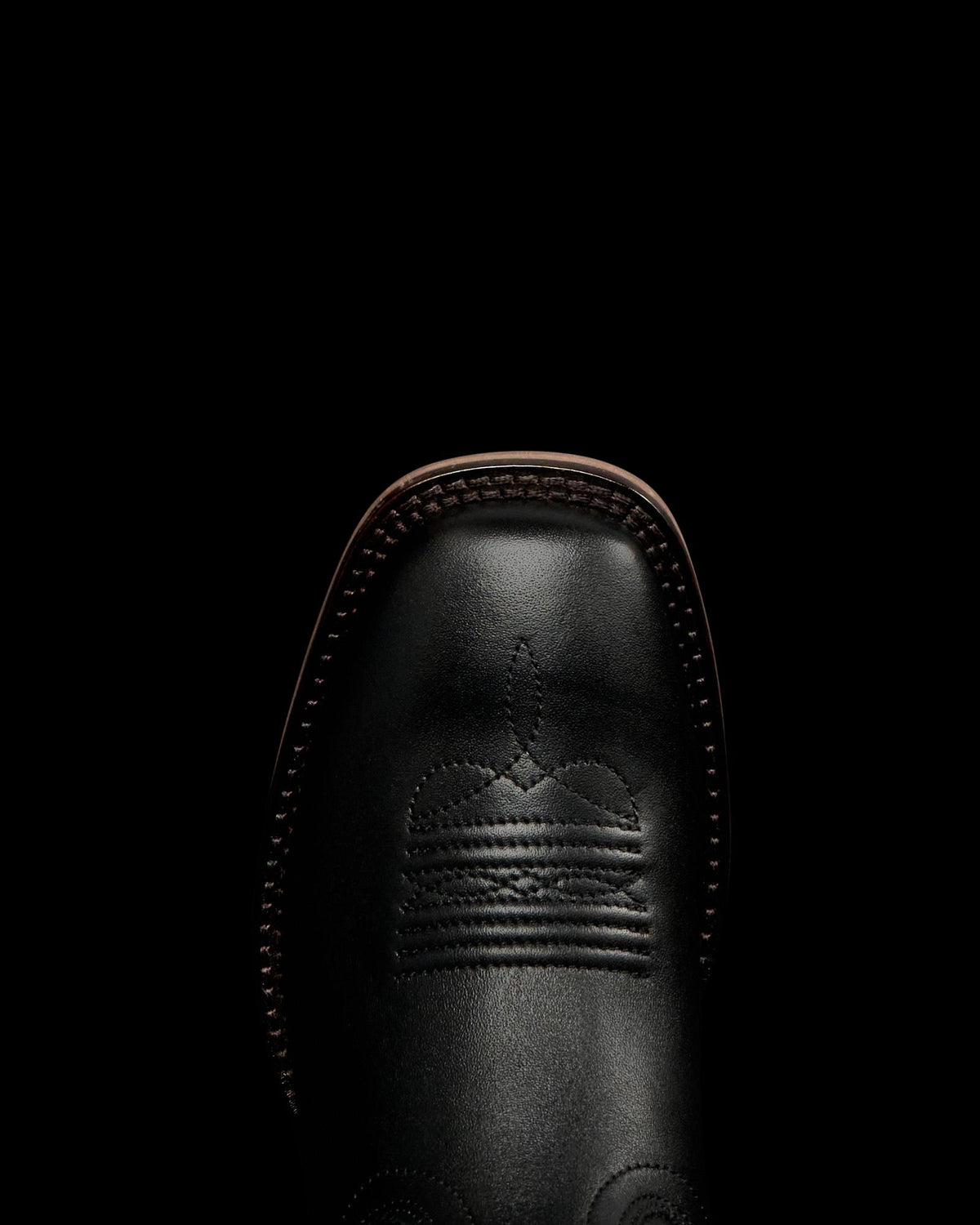 Toe view of The Doc Kid - Midnight on plain background