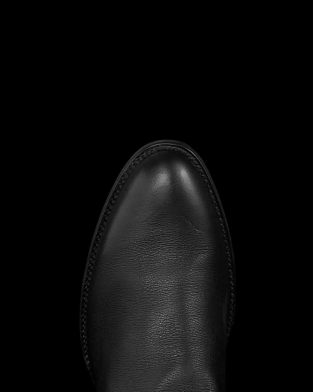 Toe view of The Earl - Midnight on plain background