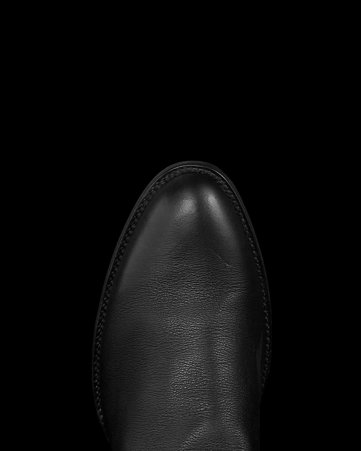 Toe view of The Earl - Midnight on plain background